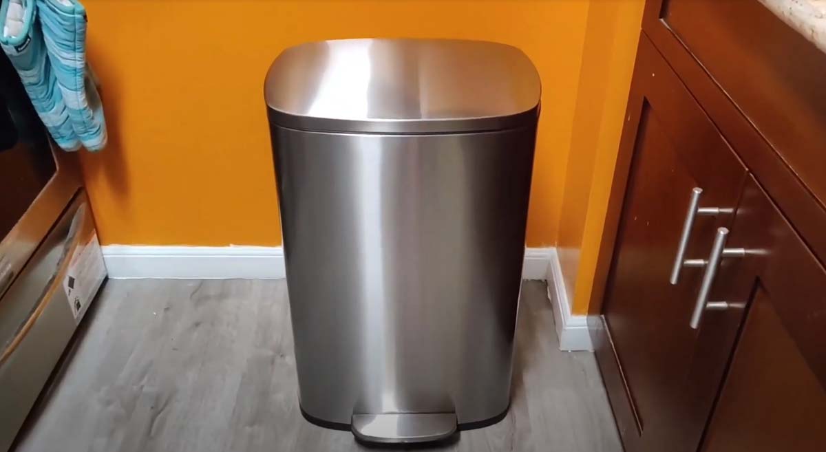 Testing AmazonBasics Rectangle Soft-Close Kitchen Bin in person