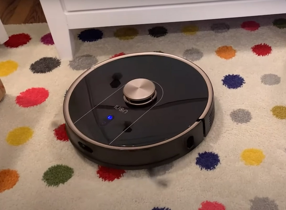 Reviewing Uoni V980P lusR obotic Vaccum in person